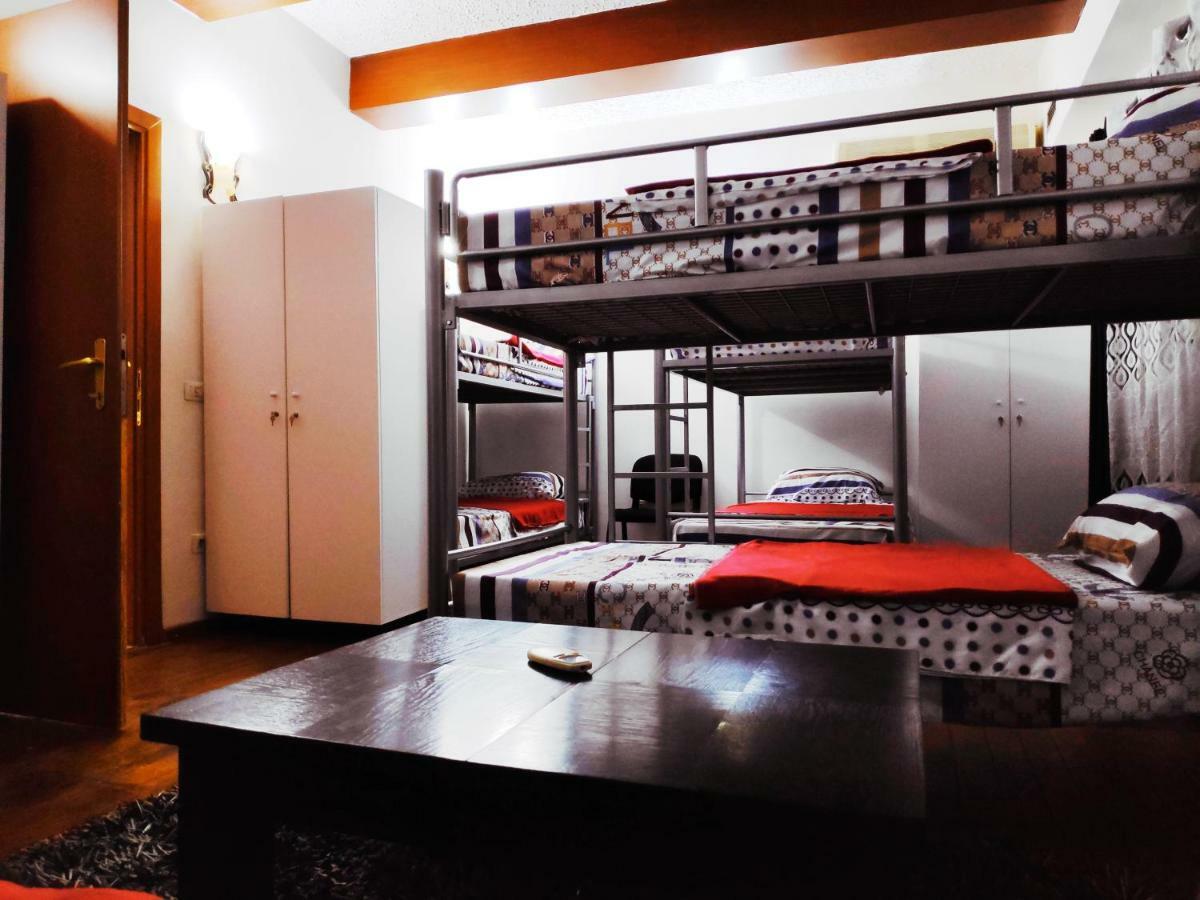 Tufina Hostel Tirana Eksteriør billede