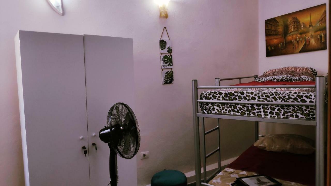 Tufina Hostel Tirana Eksteriør billede