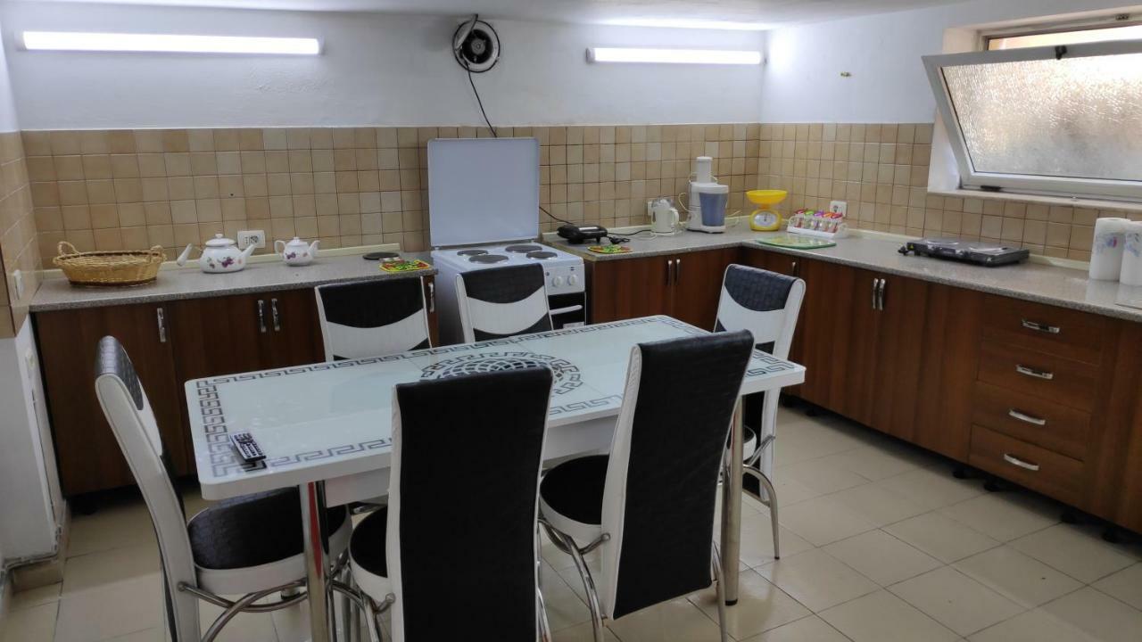 Tufina Hostel Tirana Eksteriør billede