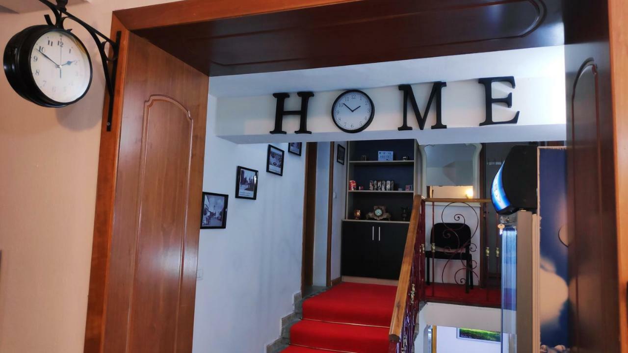 Tufina Hostel Tirana Eksteriør billede