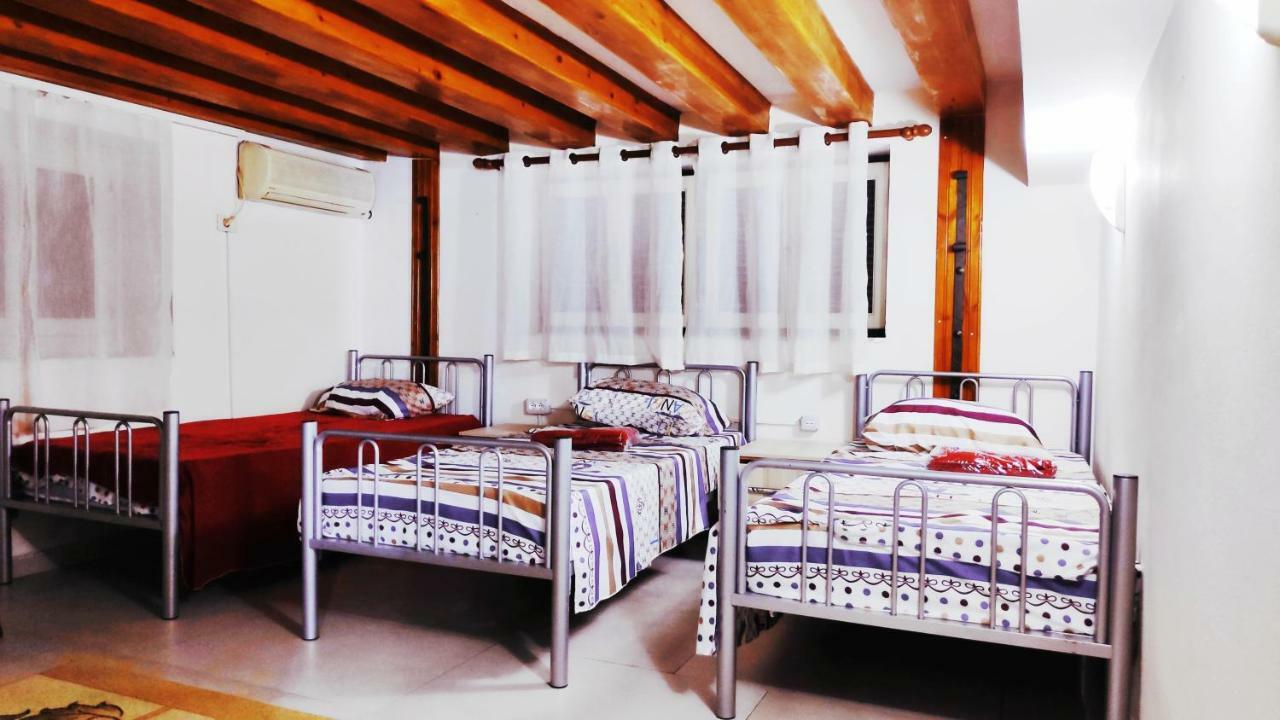 Tufina Hostel Tirana Eksteriør billede